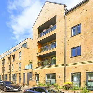Idyllic Thames Riverside With Free Parking Isleworth