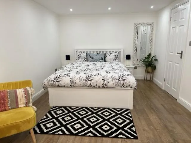 Touchwood Apartment Isleworth United Kingdom